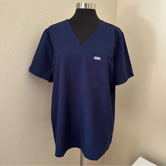 FIGS Catarina One-Pocket Scrub Top TM Navy PO1252 - Picture 3 of 14